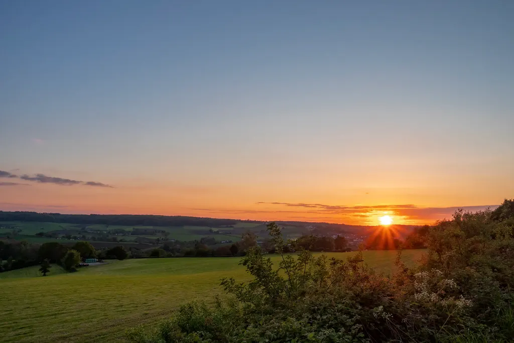 Zonsondergang boven het Limburgse heuvelland